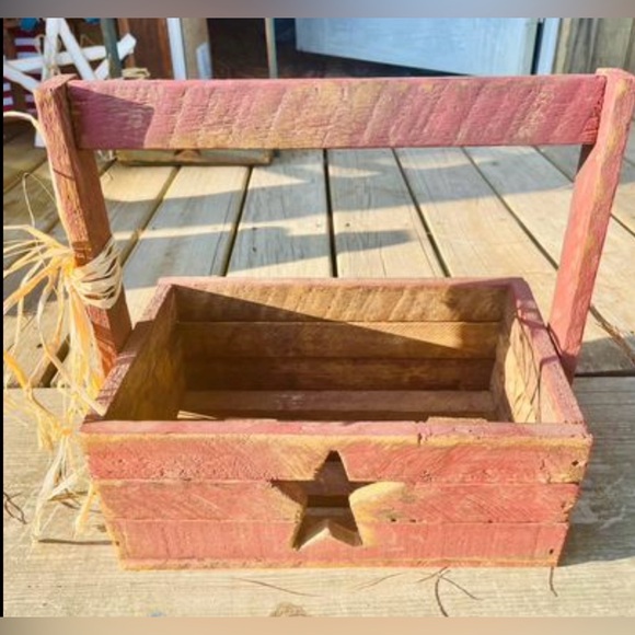 Distressed Wood Star Cutout Tote, Red - Picture 6 of 11
